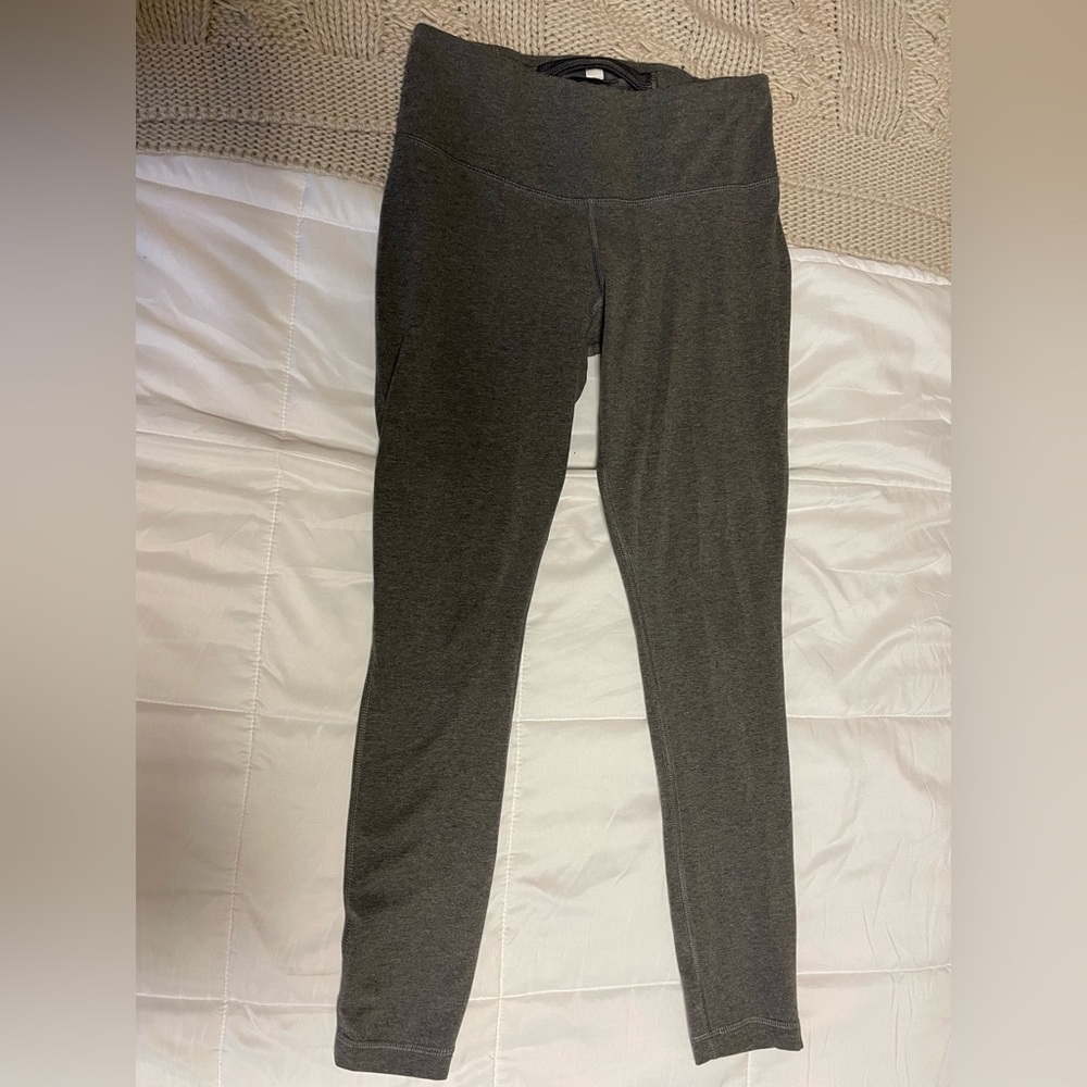 Dark grey, full length leggings from Walmart in a small (4/6)